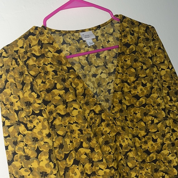 Yellow flower blouse New Day - Picture 4 of 4